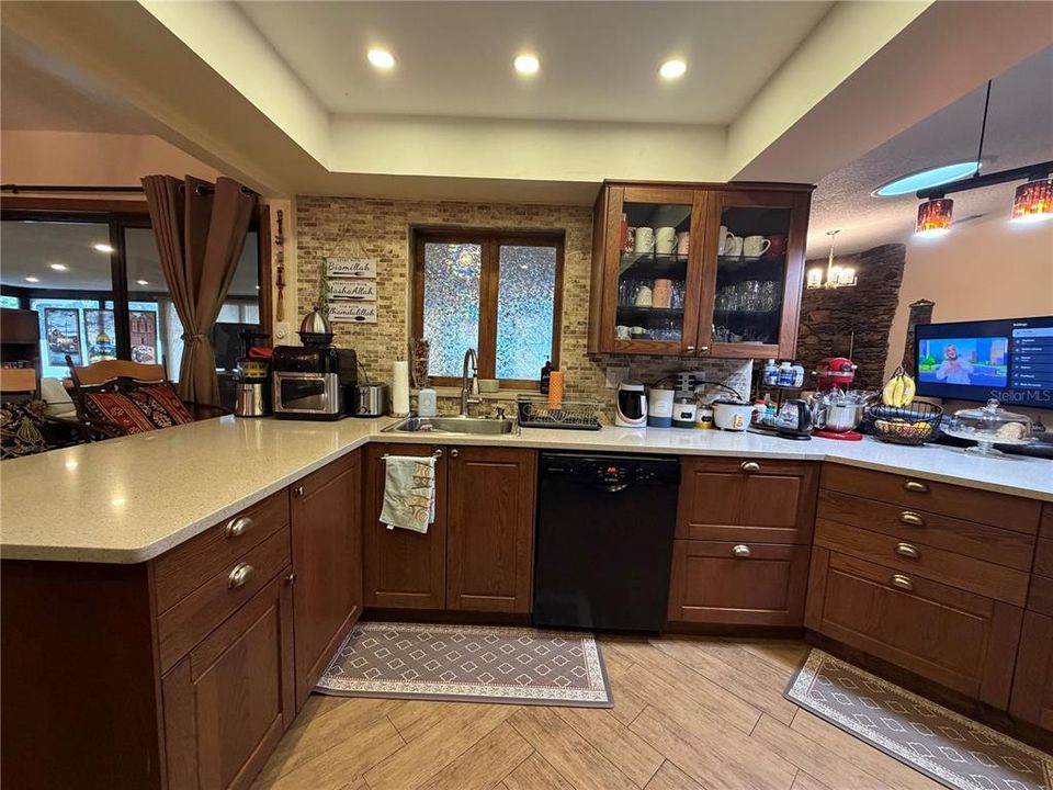 На продажу: $360,000 (3 спален, 2 ванн, 1737 Квадратных фут)