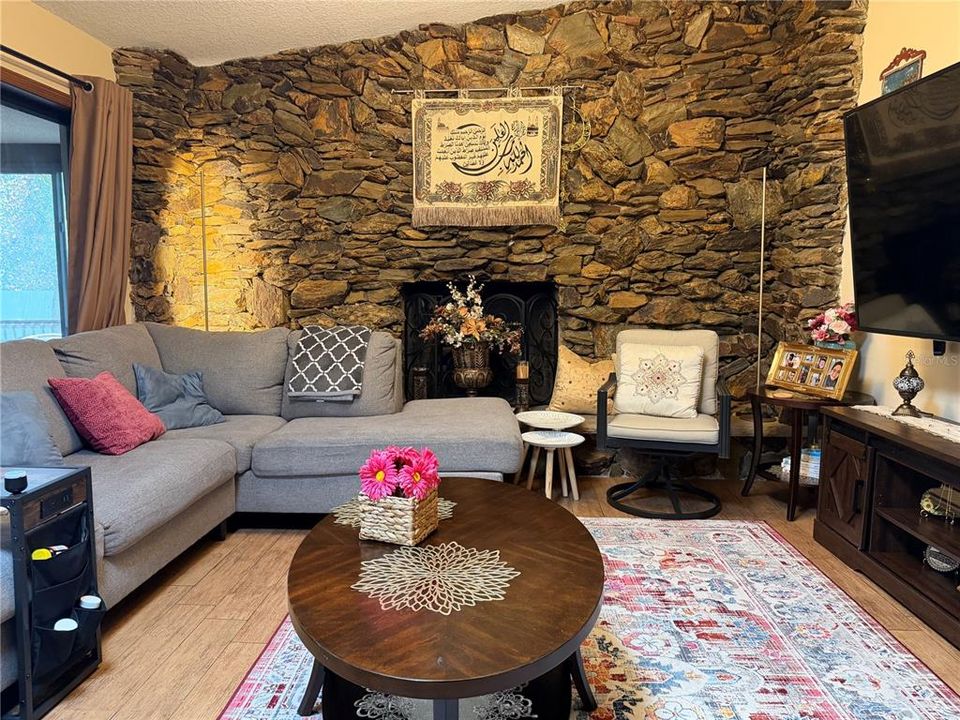 На продажу: $360,000 (3 спален, 2 ванн, 1737 Квадратных фут)