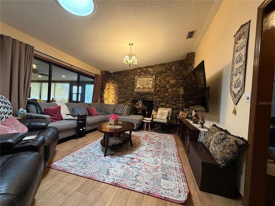 На продажу: $360,000 (3 спален, 2 ванн, 1737 Квадратных фут)