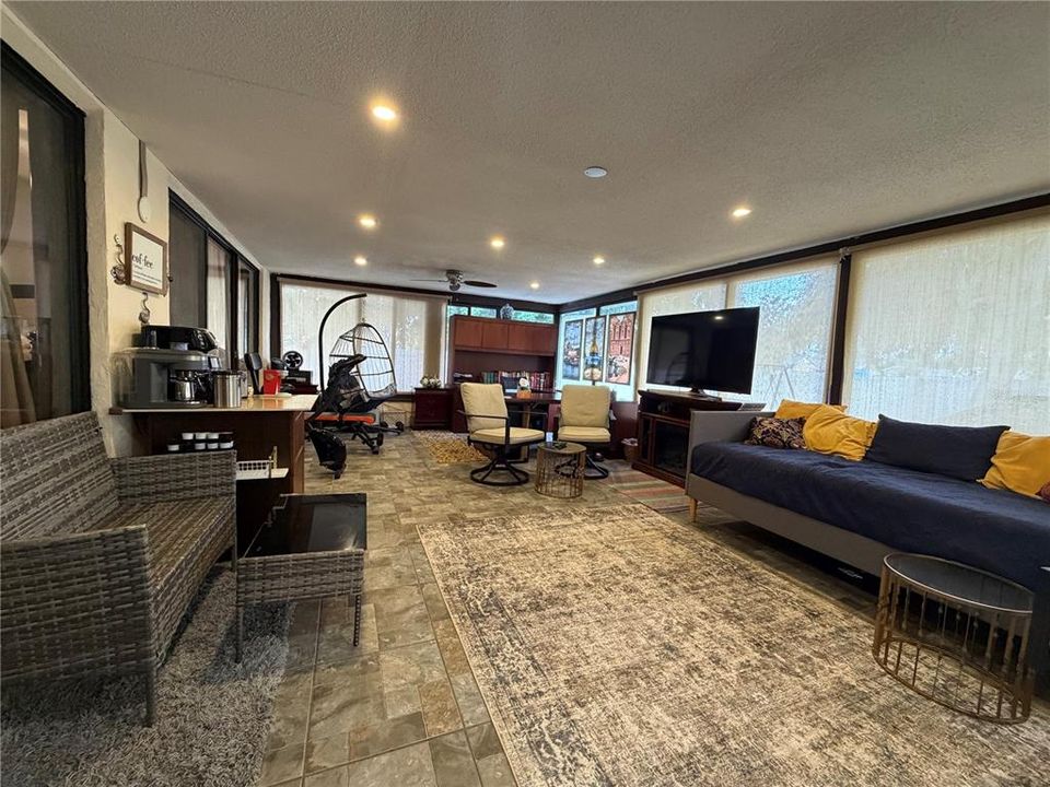 На продажу: $360,000 (3 спален, 2 ванн, 1737 Квадратных фут)