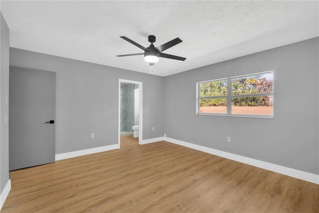 For Sale: $549,000 (4 beds, 2 baths, 2500 Square Feet)