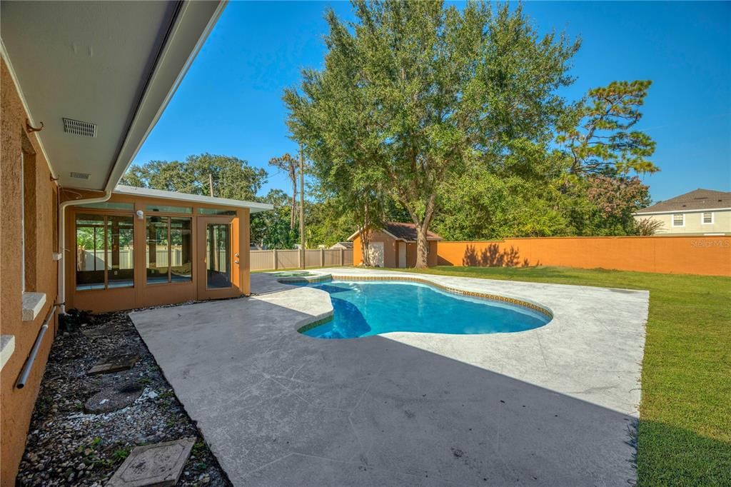 For Sale: $549,000 (4 beds, 2 baths, 2500 Square Feet)