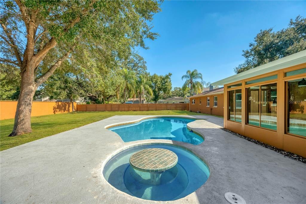 For Sale: $549,000 (4 beds, 2 baths, 2500 Square Feet)