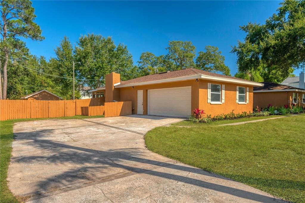 For Sale: $549,000 (4 beds, 2 baths, 2500 Square Feet)