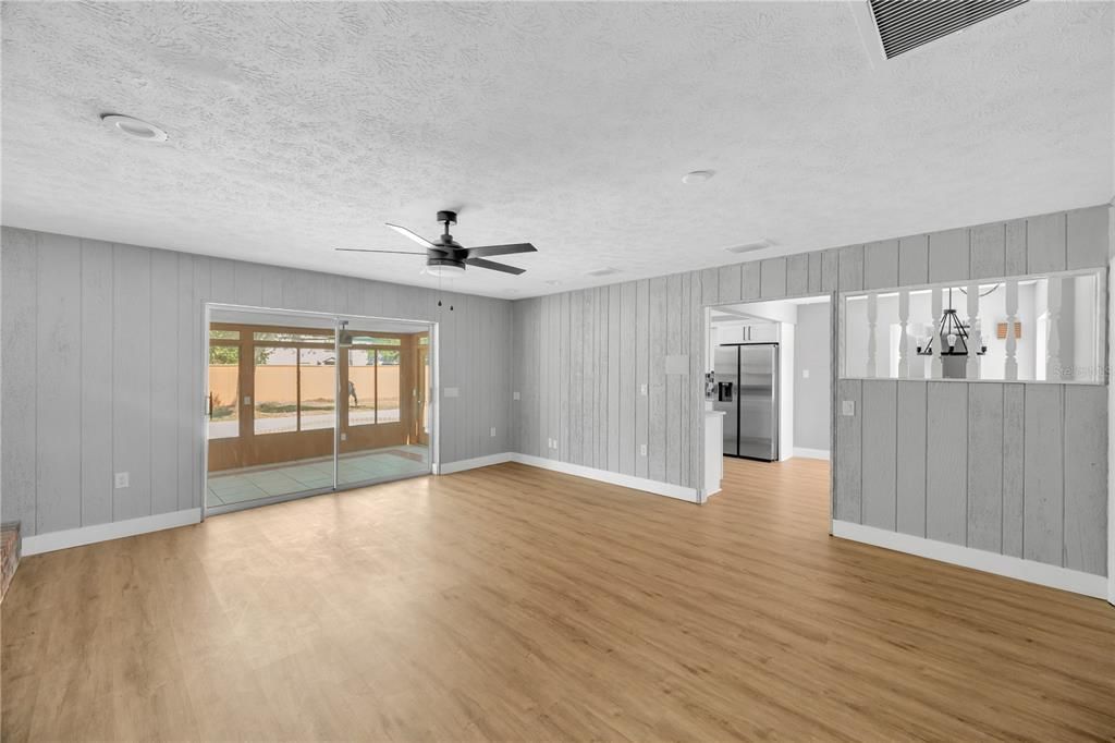 For Sale: $549,000 (4 beds, 2 baths, 2500 Square Feet)