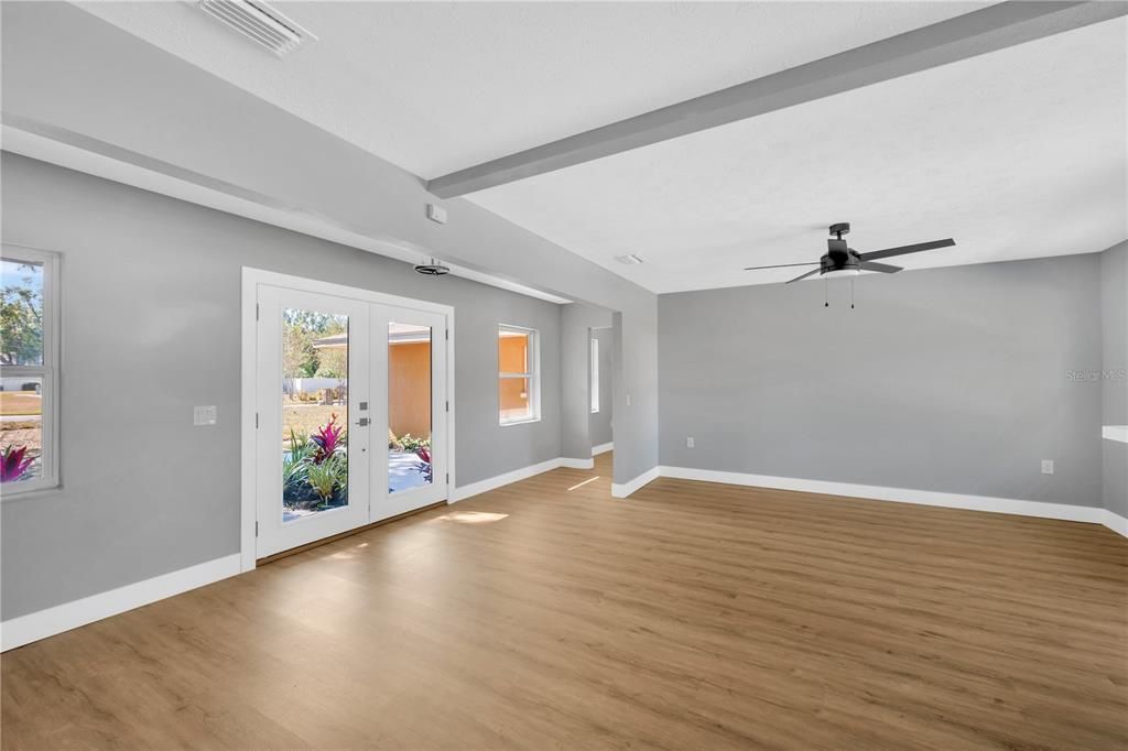 For Sale: $549,000 (4 beds, 2 baths, 2500 Square Feet)