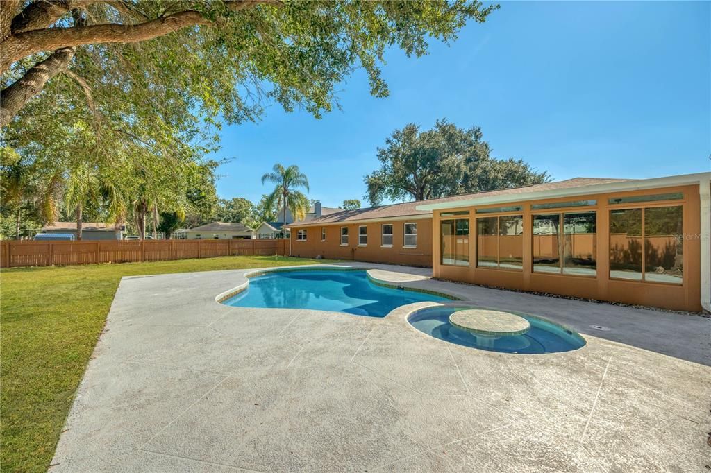 For Sale: $549,000 (4 beds, 2 baths, 2500 Square Feet)