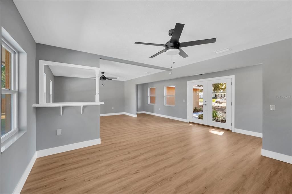 For Sale: $549,000 (4 beds, 2 baths, 2500 Square Feet)