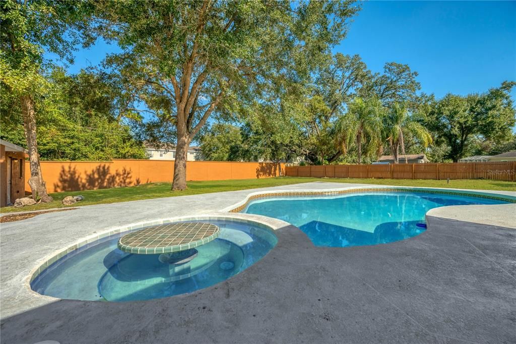 For Sale: $549,000 (4 beds, 2 baths, 2500 Square Feet)