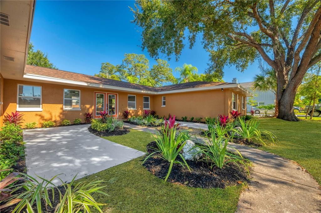 For Sale: $549,000 (4 beds, 2 baths, 2500 Square Feet)