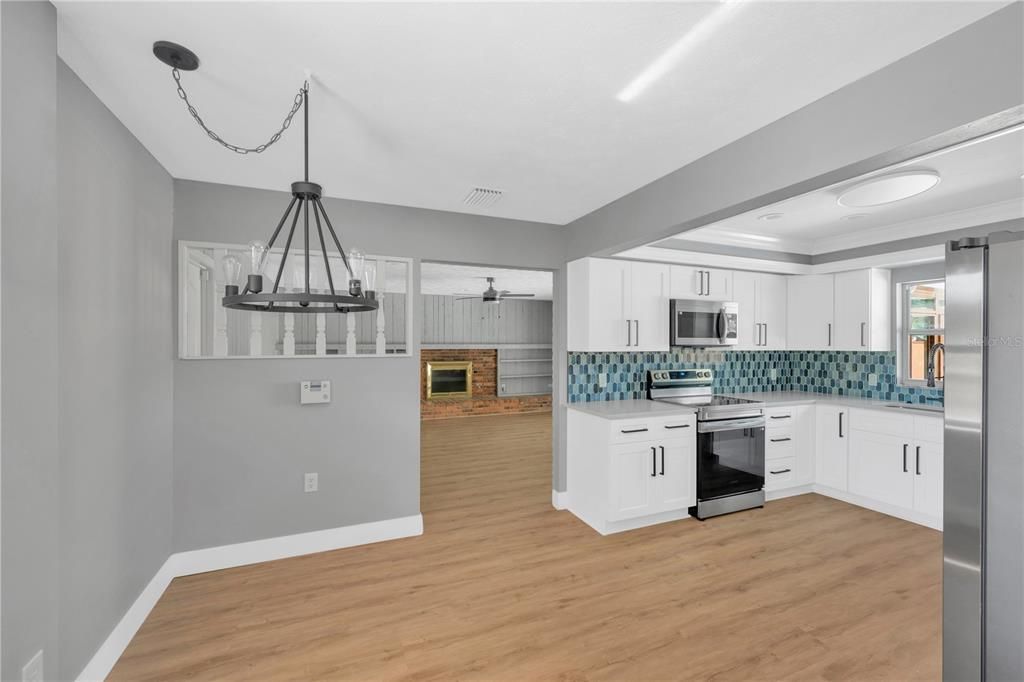 For Sale: $549,000 (4 beds, 2 baths, 2500 Square Feet)