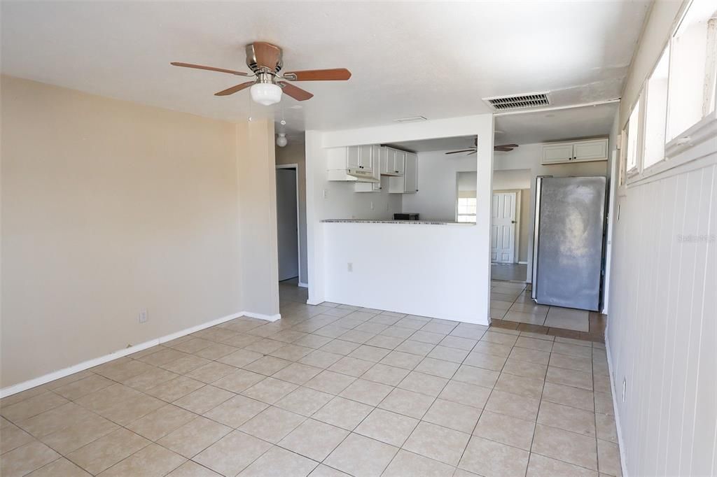 На продажу: $185,000 (3 спален, 1 ванн, 764 Квадратных фут)