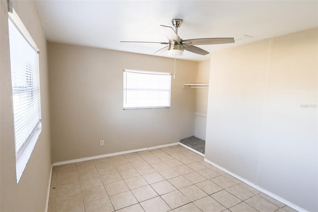 На продажу: $185,000 (3 спален, 1 ванн, 764 Квадратных фут)