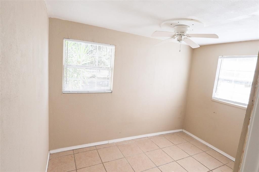 На продажу: $185,000 (3 спален, 1 ванн, 764 Квадратных фут)