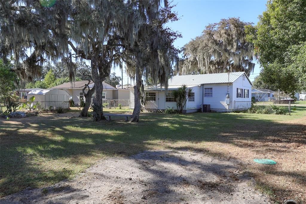 На продажу: $185,000 (3 спален, 1 ванн, 764 Квадратных фут)