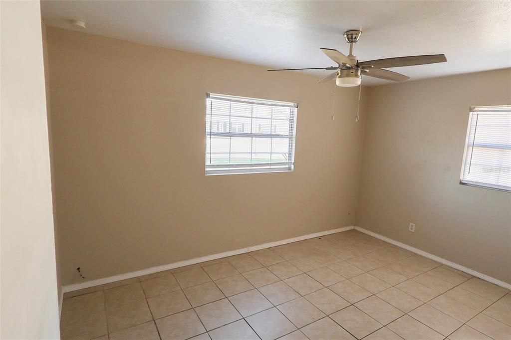 На продажу: $185,000 (3 спален, 1 ванн, 764 Квадратных фут)