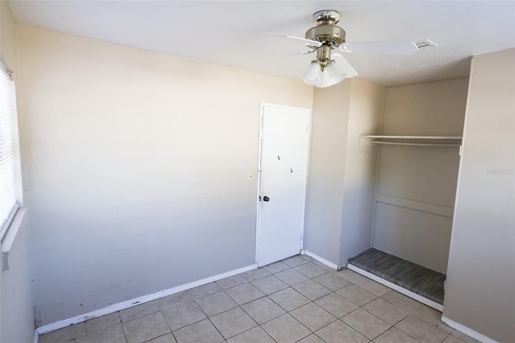 На продажу: $185,000 (3 спален, 1 ванн, 764 Квадратных фут)