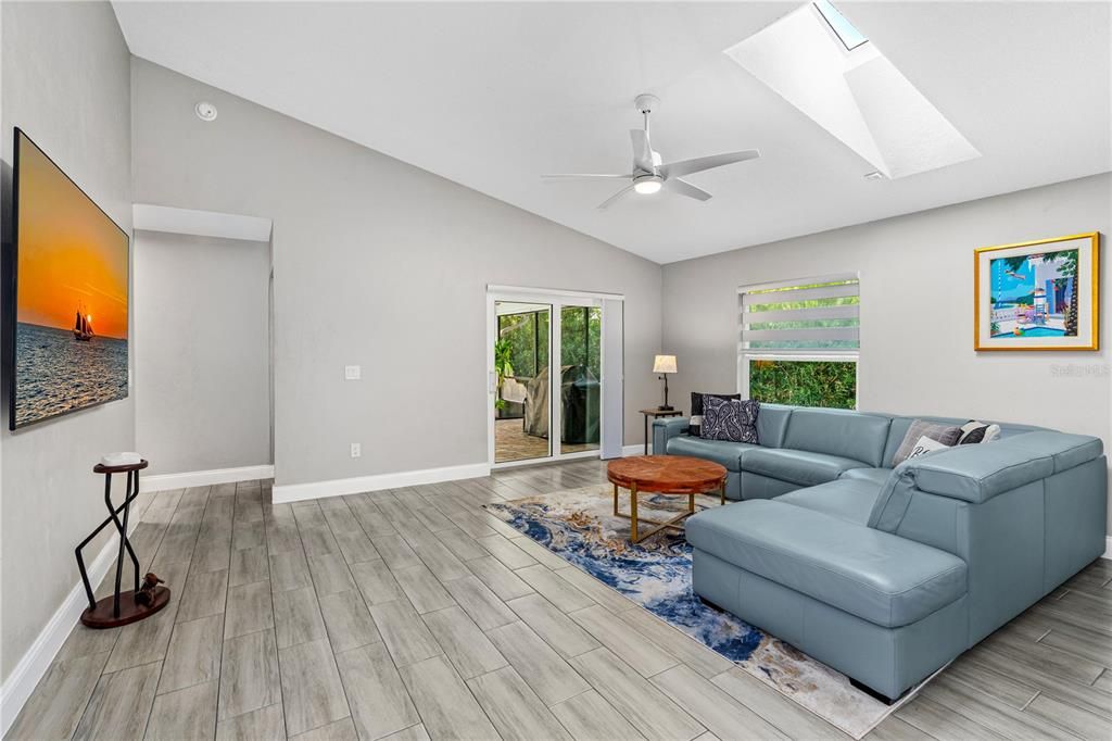 En Venta: $809,999 (3 camas, 2 baños, 1422 Pies cuadrados)