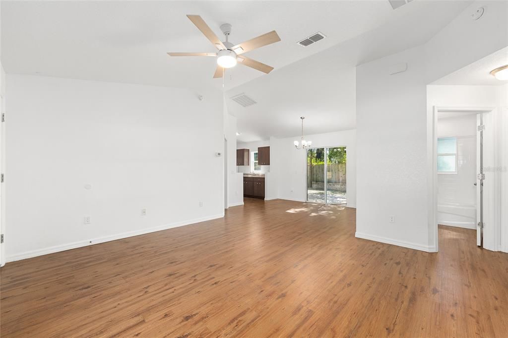 En Venta: $234,000 (3 camas, 2 baños, 1178 Pies cuadrados)