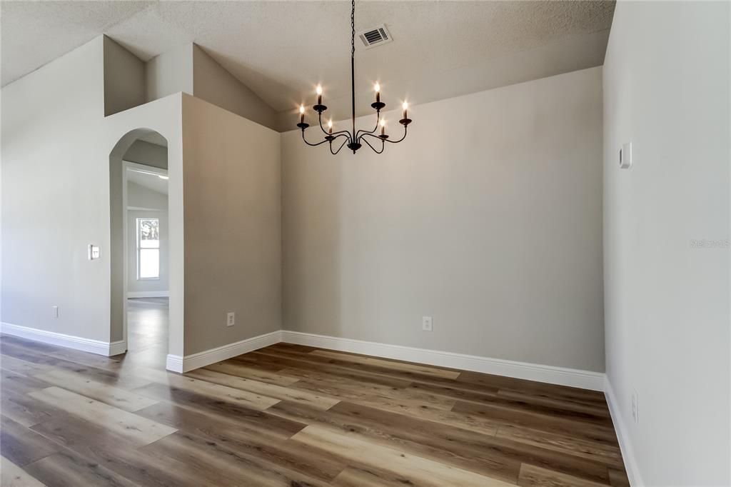 Под контрактом: $2,650 (3 спален, 2 ванн, 1549 Квадратных фут)