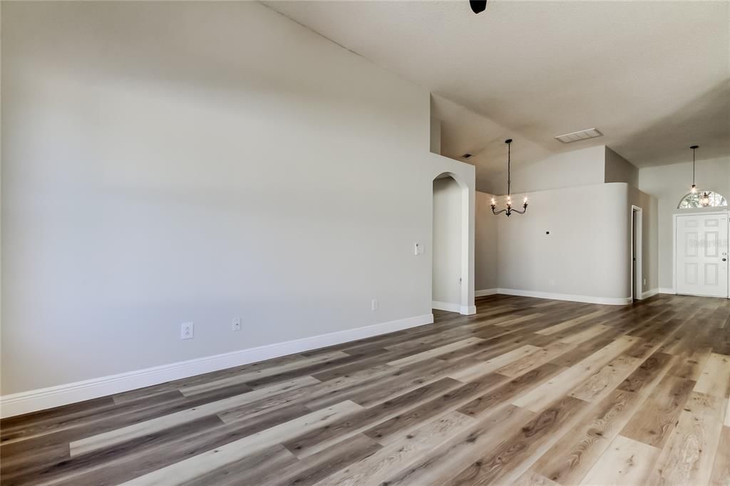 Под контрактом: $2,650 (3 спален, 2 ванн, 1549 Квадратных фут)