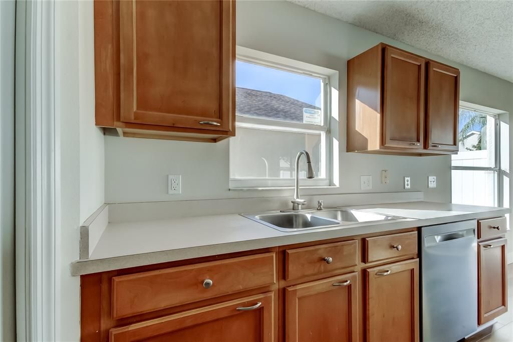 Под контрактом: $2,650 (3 спален, 2 ванн, 1549 Квадратных фут)