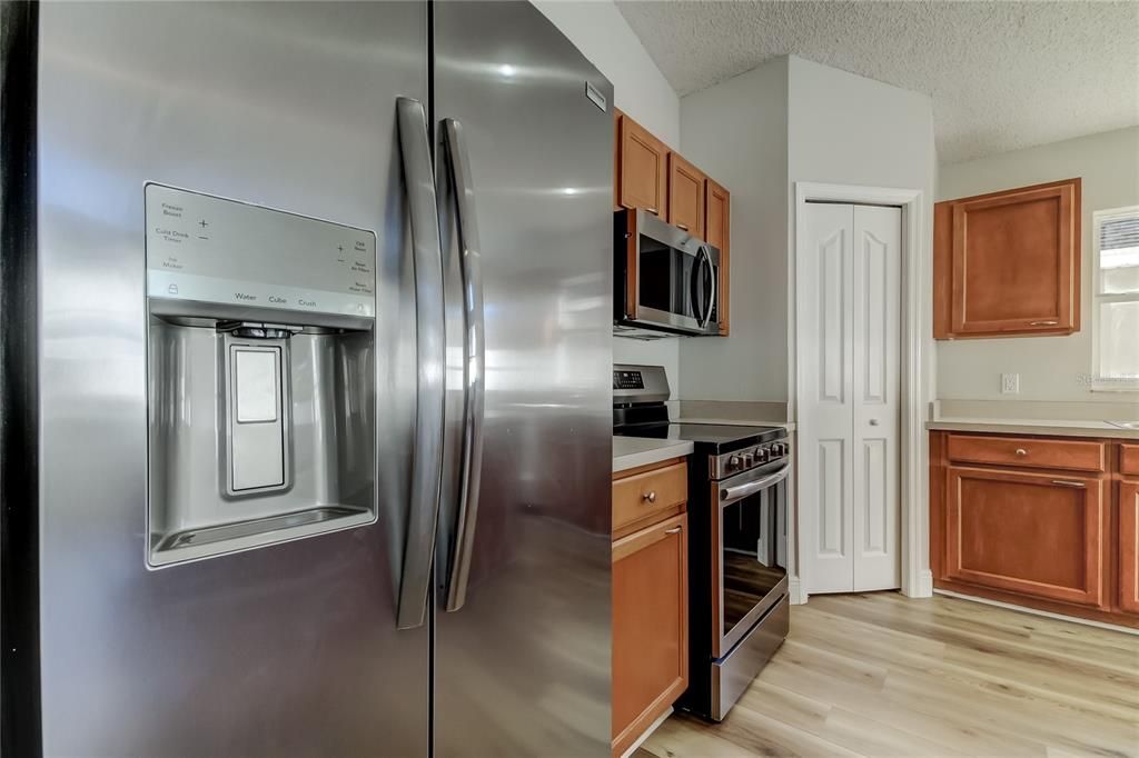 Под контрактом: $2,650 (3 спален, 2 ванн, 1549 Квадратных фут)