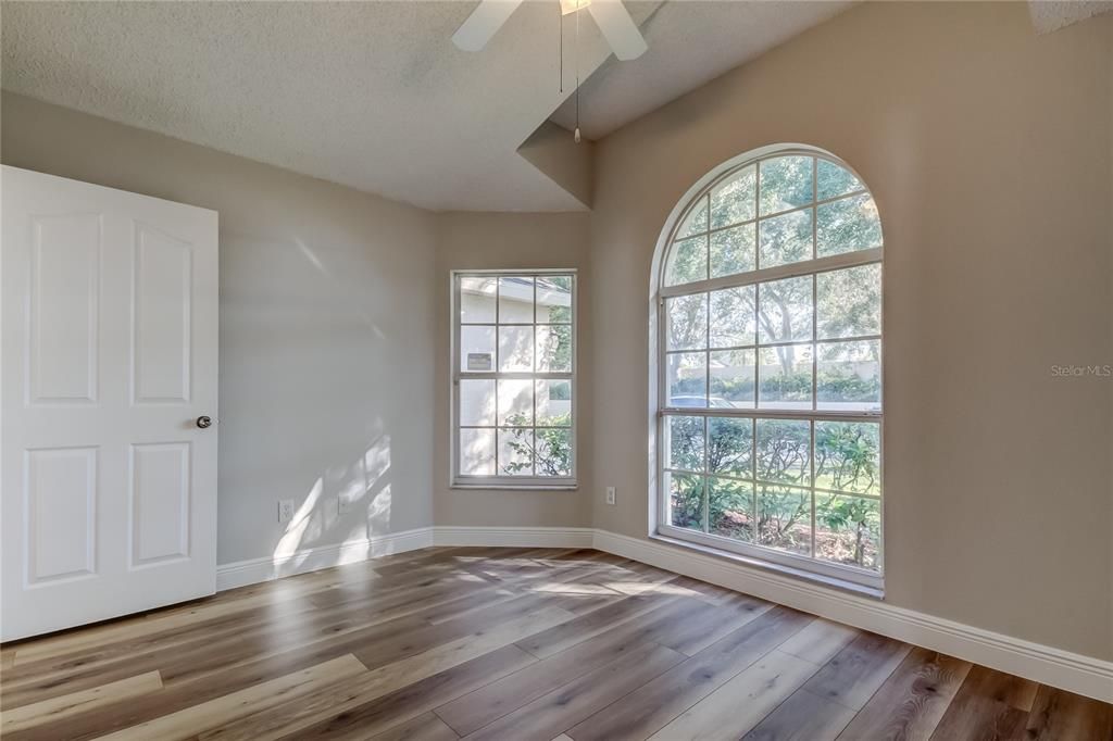 Под контрактом: $2,650 (3 спален, 2 ванн, 1549 Квадратных фут)