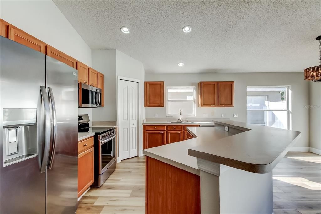 Под контрактом: $2,650 (3 спален, 2 ванн, 1549 Квадратных фут)