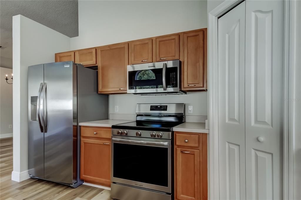 Под контрактом: $2,650 (3 спален, 2 ванн, 1549 Квадратных фут)