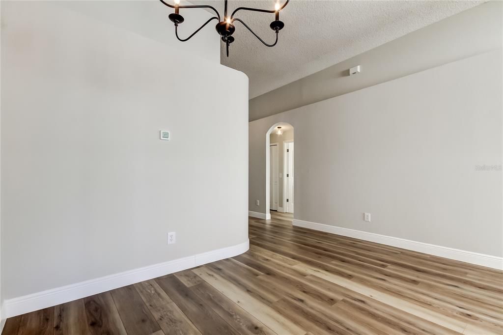 Под контрактом: $2,650 (3 спален, 2 ванн, 1549 Квадратных фут)