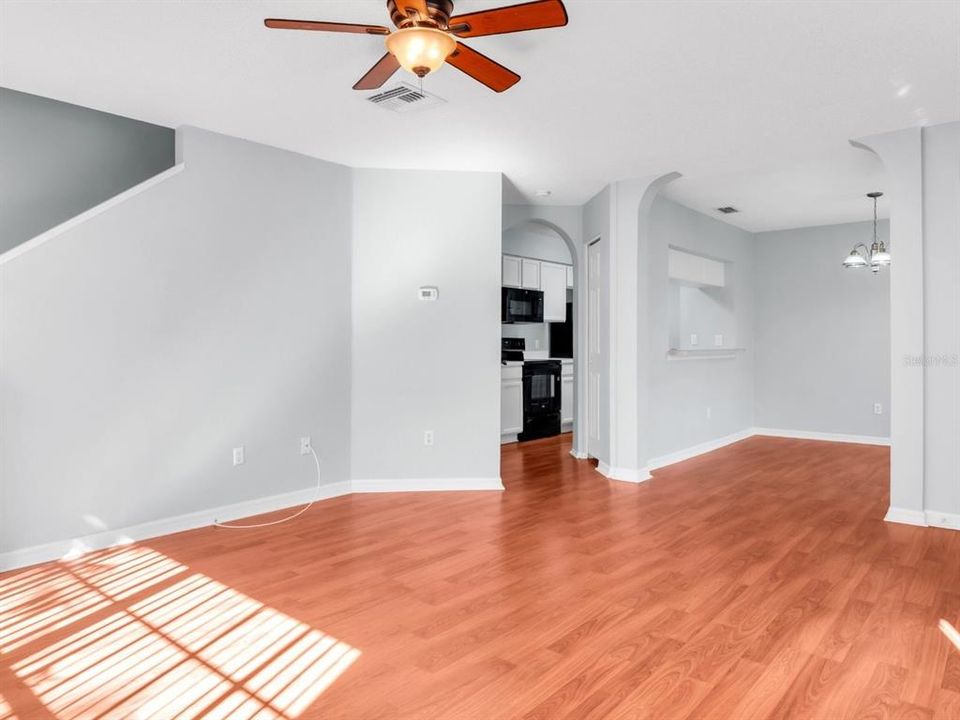 待售: $215,000 (2 贝兹, 1 浴室, 1159 平方英尺)