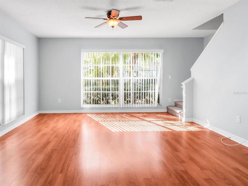 待售: $215,000 (2 贝兹, 1 浴室, 1159 平方英尺)