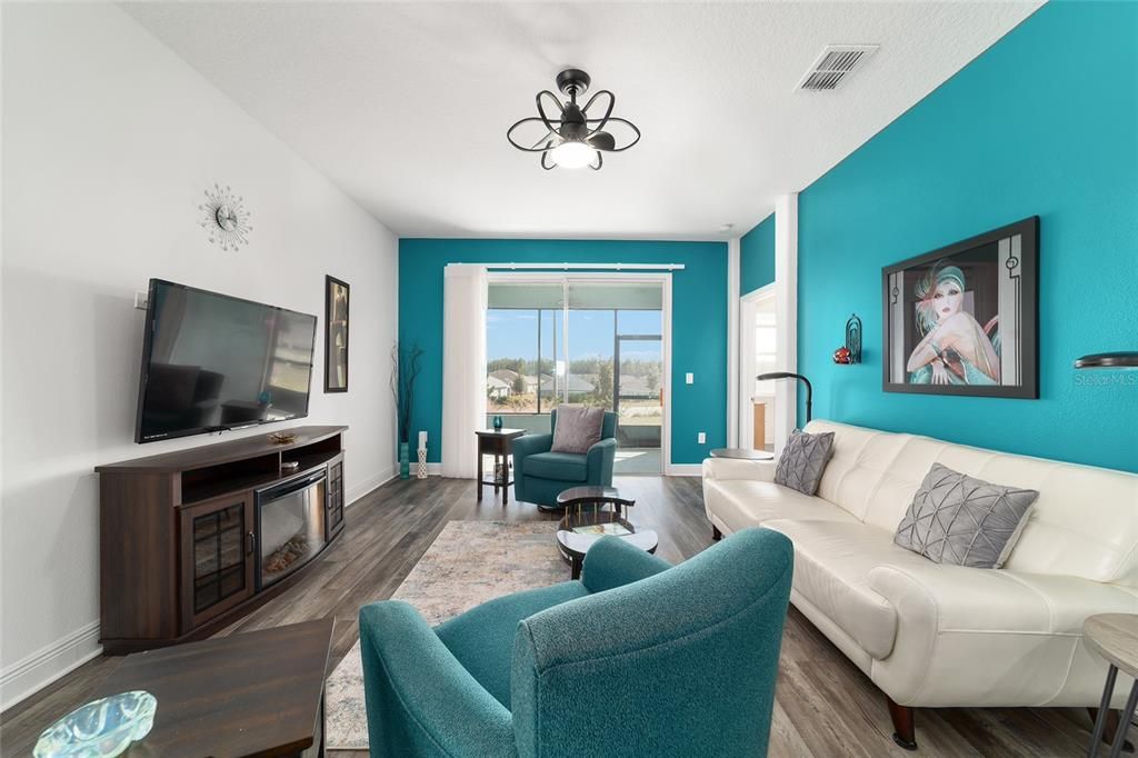 For Sale: $299,000 (2 beds, 2 baths, 1342 Square Feet)