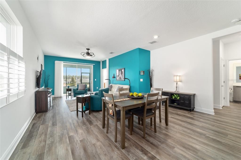 For Sale: $299,000 (2 beds, 2 baths, 1342 Square Feet)