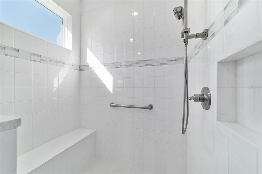 For Sale: $299,000 (2 beds, 2 baths, 1342 Square Feet)