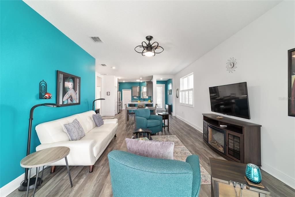 For Sale: $299,000 (2 beds, 2 baths, 1342 Square Feet)