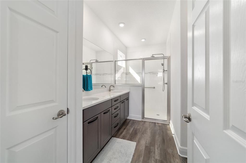 For Sale: $299,000 (2 beds, 2 baths, 1342 Square Feet)