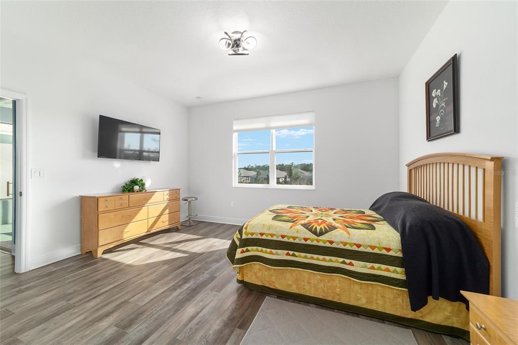 For Sale: $299,000 (2 beds, 2 baths, 1342 Square Feet)