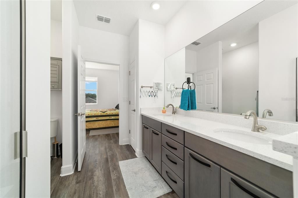 For Sale: $299,000 (2 beds, 2 baths, 1342 Square Feet)