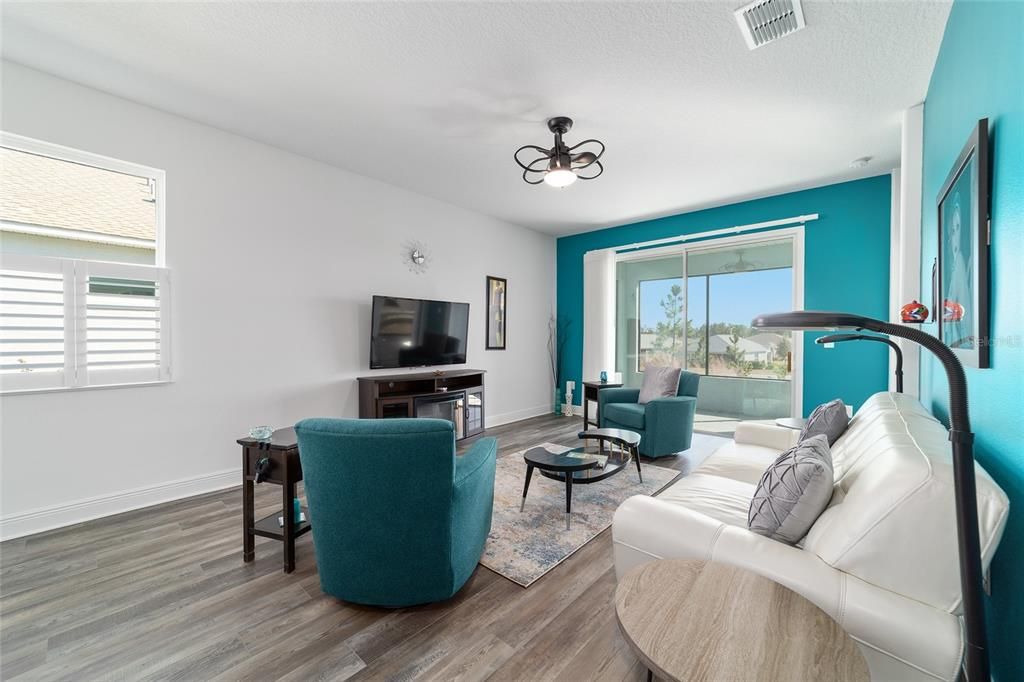 For Sale: $299,000 (2 beds, 2 baths, 1342 Square Feet)