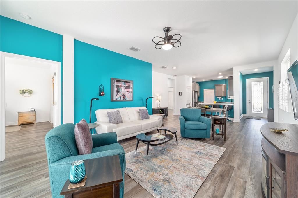 For Sale: $299,000 (2 beds, 2 baths, 1342 Square Feet)