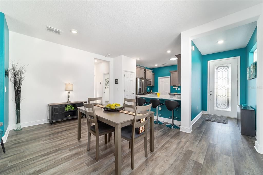 For Sale: $299,000 (2 beds, 2 baths, 1342 Square Feet)