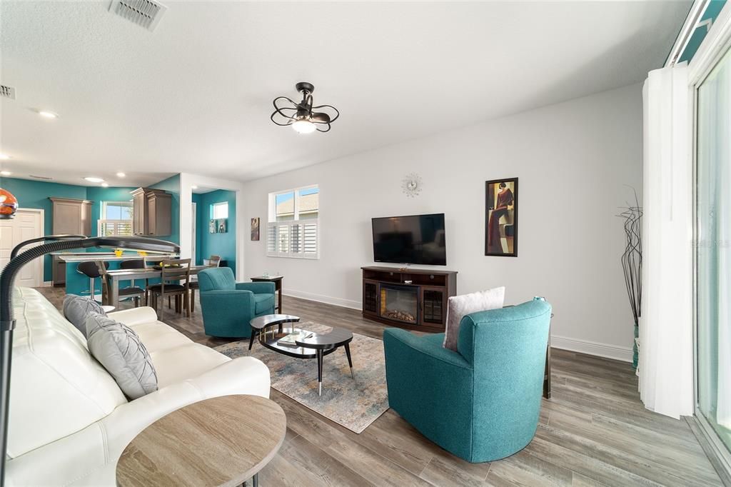 For Sale: $299,000 (2 beds, 2 baths, 1342 Square Feet)