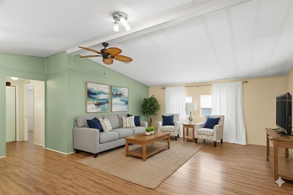 На продажу: $145,000 (2 спален, 2 ванн, 1066 Квадратных фут)