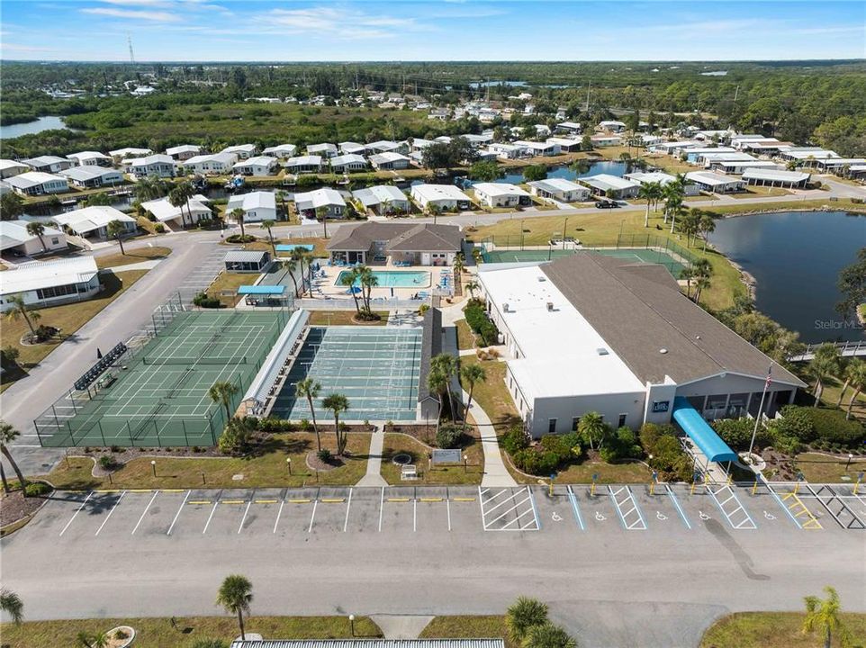 На продажу: $145,000 (2 спален, 2 ванн, 1066 Квадратных фут)