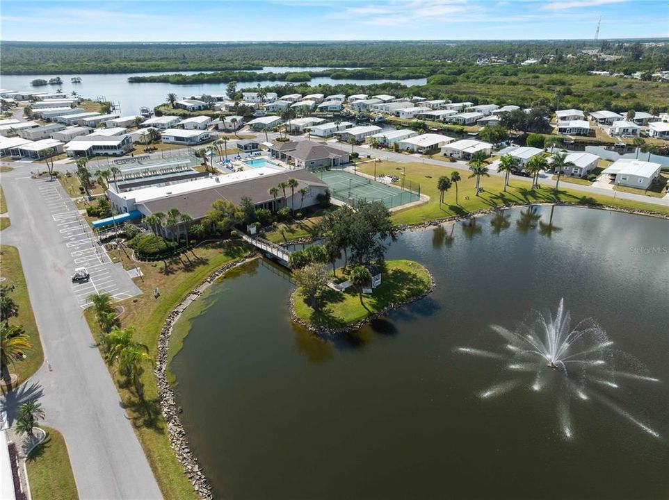 На продажу: $145,000 (2 спален, 2 ванн, 1066 Квадратных фут)