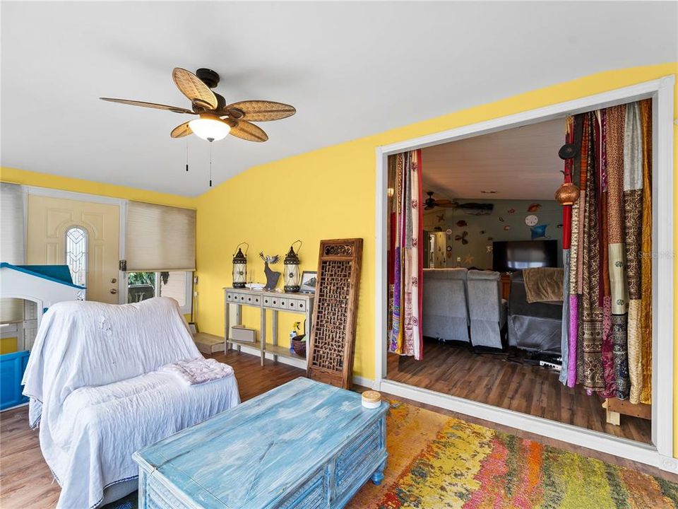 На продажу: $145,000 (2 спален, 2 ванн, 1066 Квадратных фут)