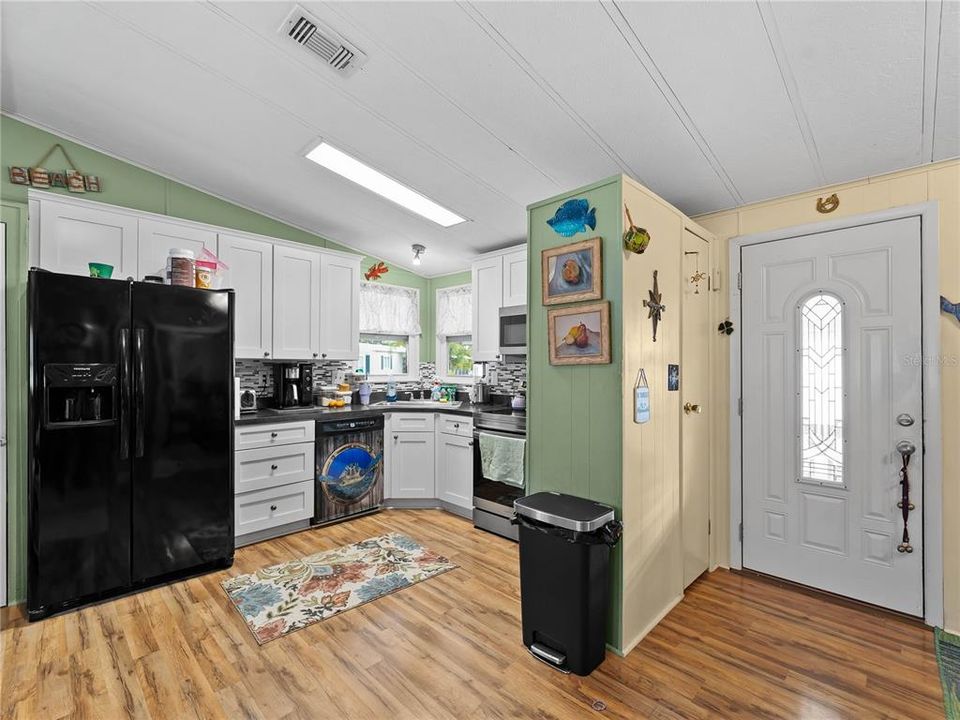 На продажу: $145,000 (2 спален, 2 ванн, 1066 Квадратных фут)