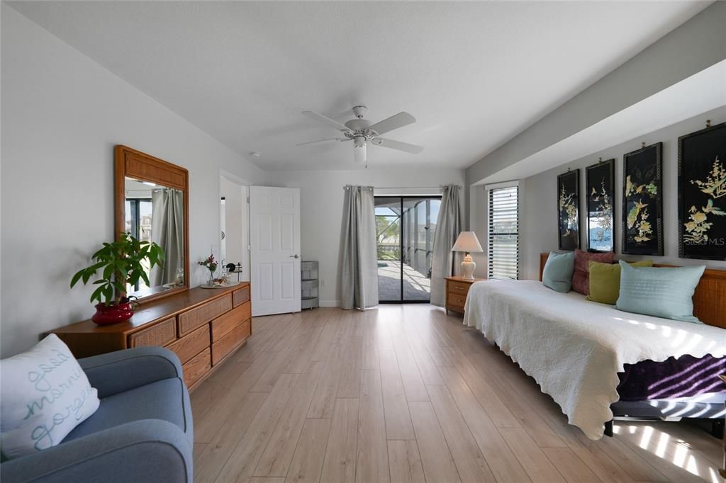 En Venta: $555,000 (3 camas, 2 baños, 1899 Pies cuadrados)